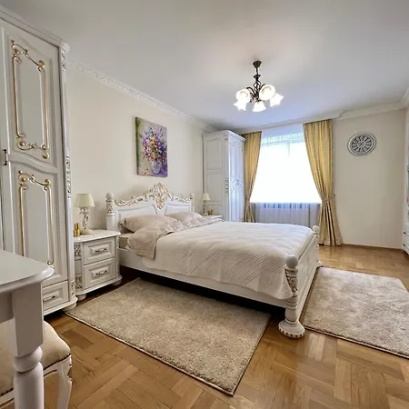 Sweet Ternopil Large And Beautiful Apartment Exterior photo