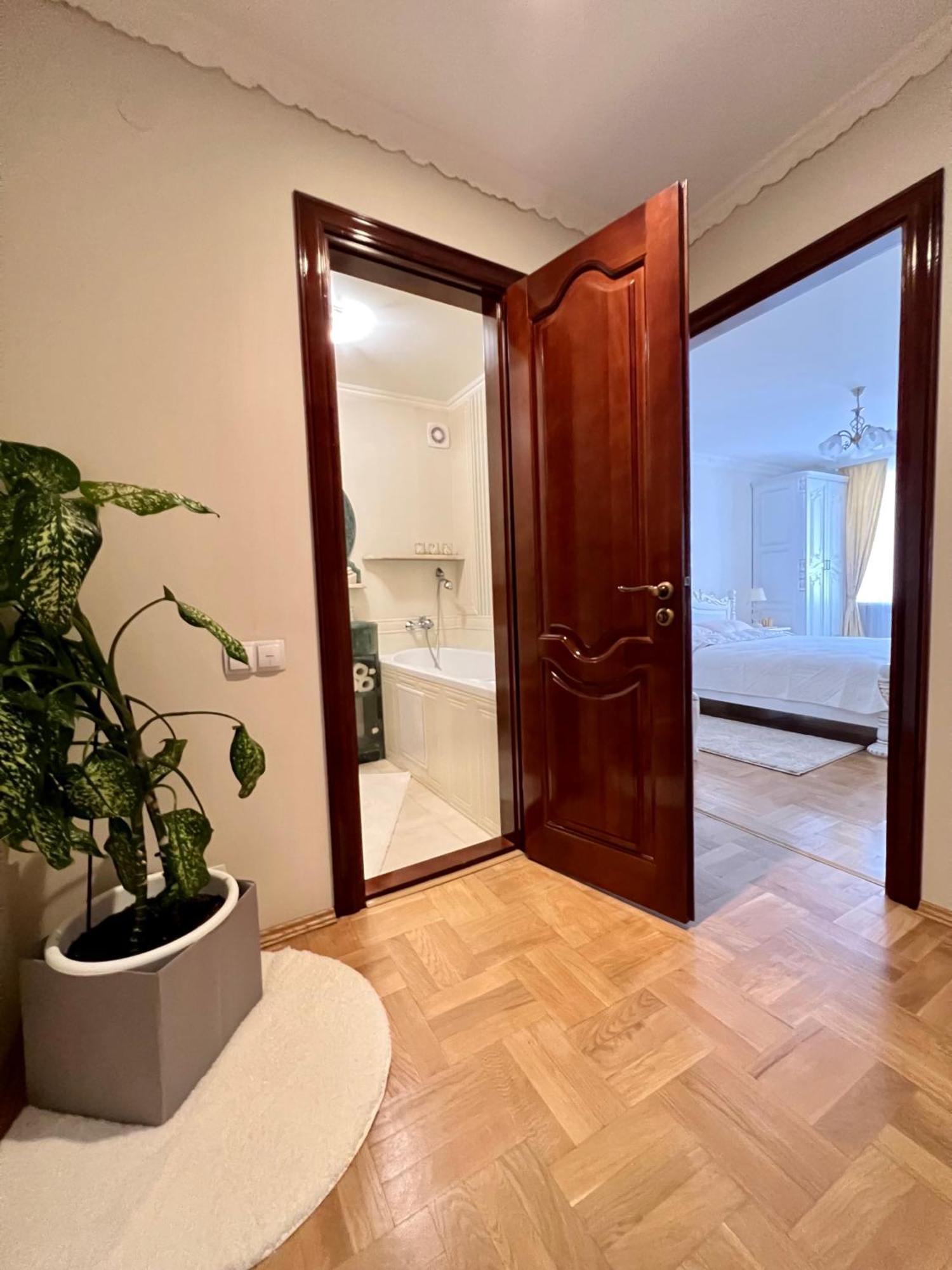Sweet Large And Beautiful Apartment *